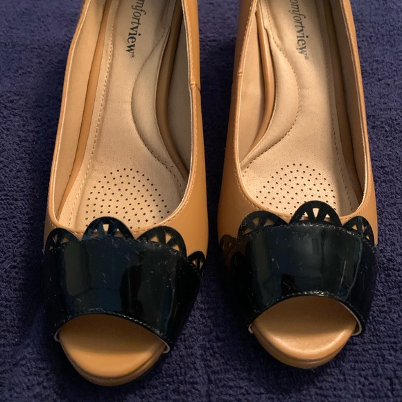 Black and Brown Perp Toe Pump - Picture 4 of 4